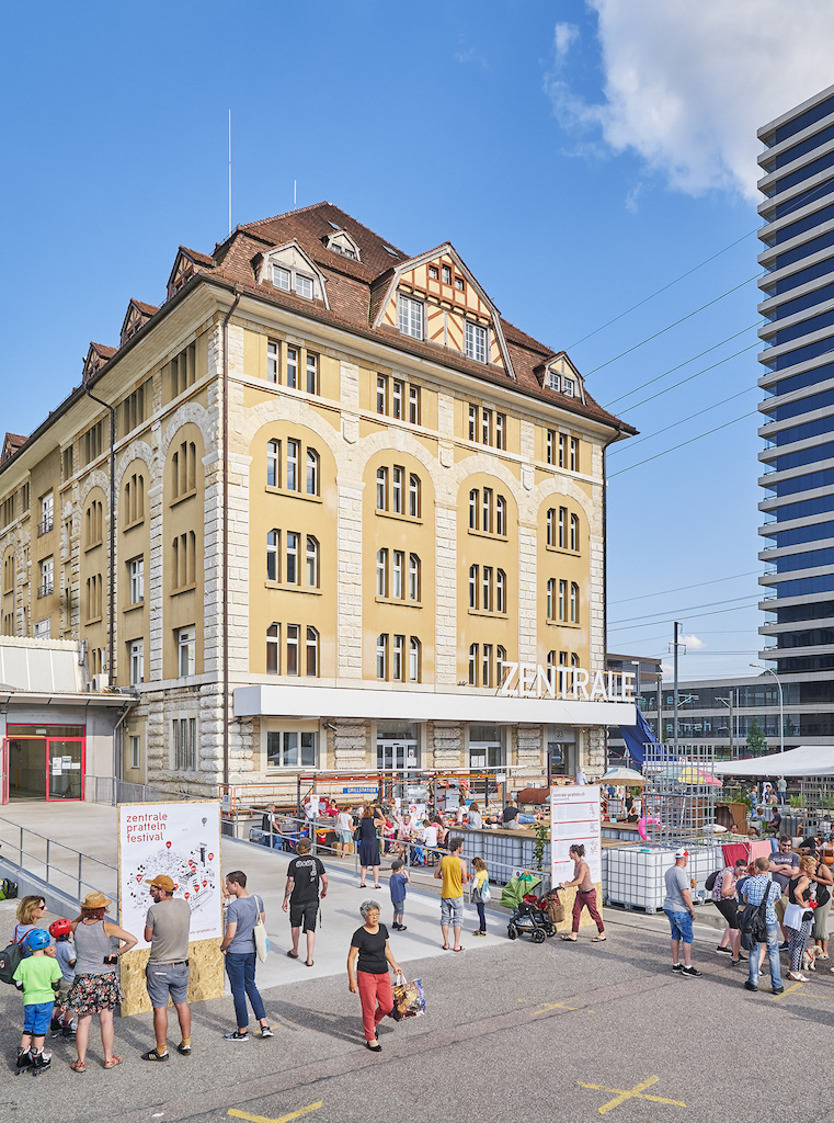 15.10%20-%20Firmenareale%20-%20Zentrale%20Pratteln%20copie 15.10%20-%20Firmenareale%20-%20Zentrale%20Pratteln%20copie