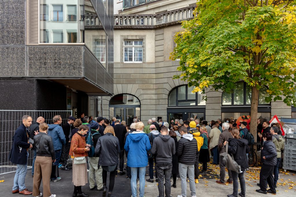 Ressources locales: une série de midi-visites avec performance