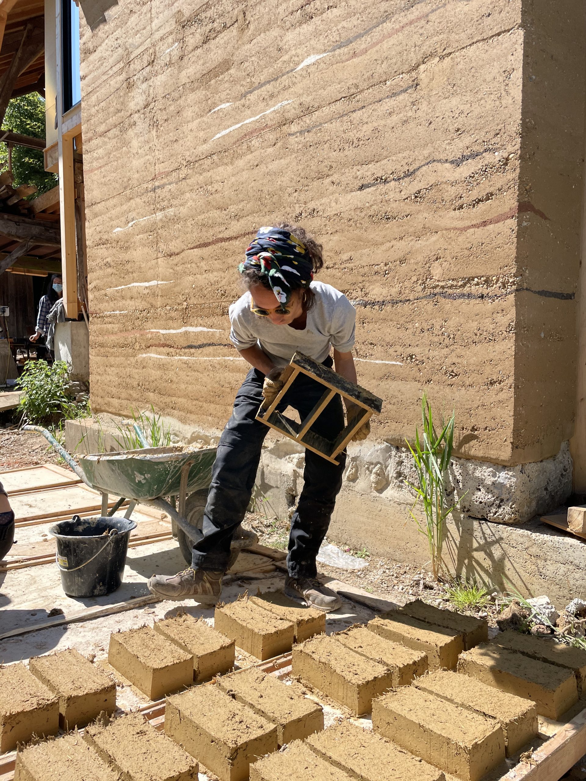 Fabrication d'adobes _ ©Hugo Spack Fabrication d'adobes _ ©Hugo Spack