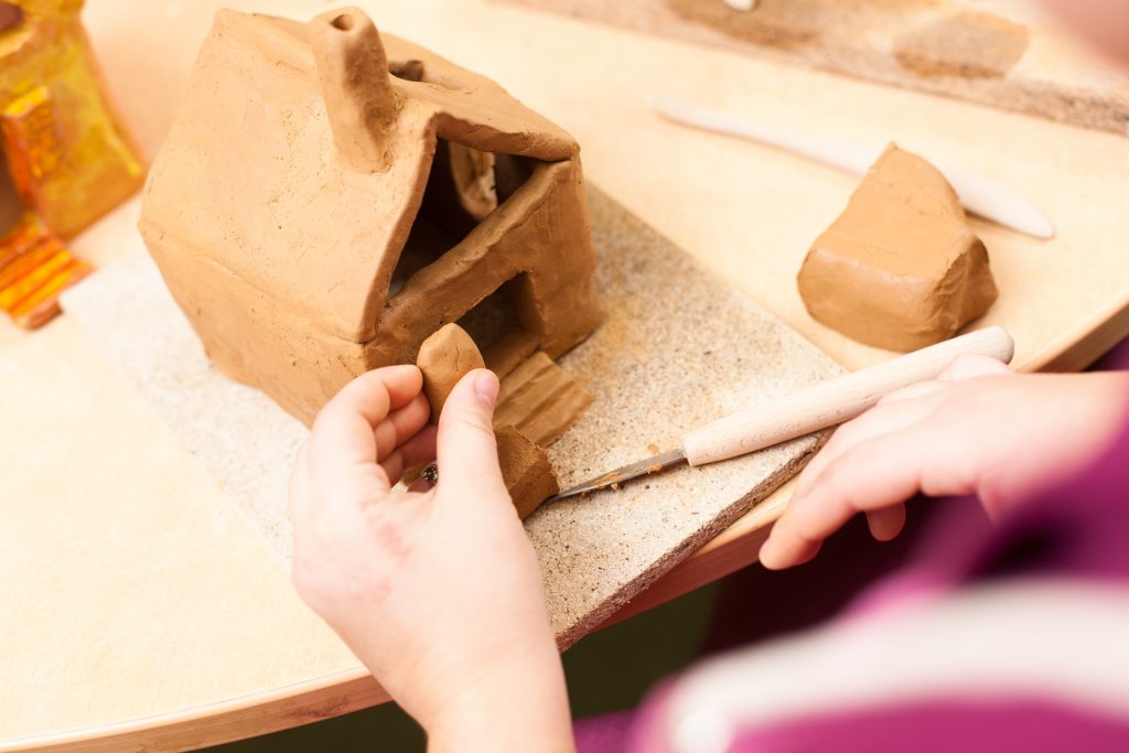 Et si on construisait des maisons en terre ? À vos marques prêts partez !