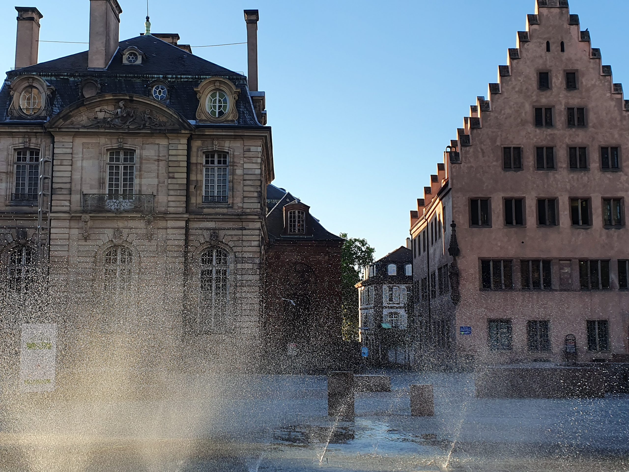 Fenêtres avec vue place du Château (c)Marie-Séverine PILLON - Ville et Eurométropole de Strasbourg