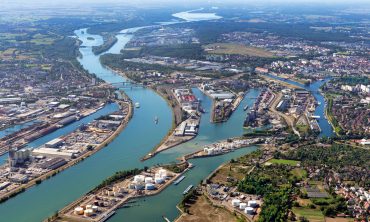 Die Stadt verändert den Hafen = der Hafen verändert die Stadt