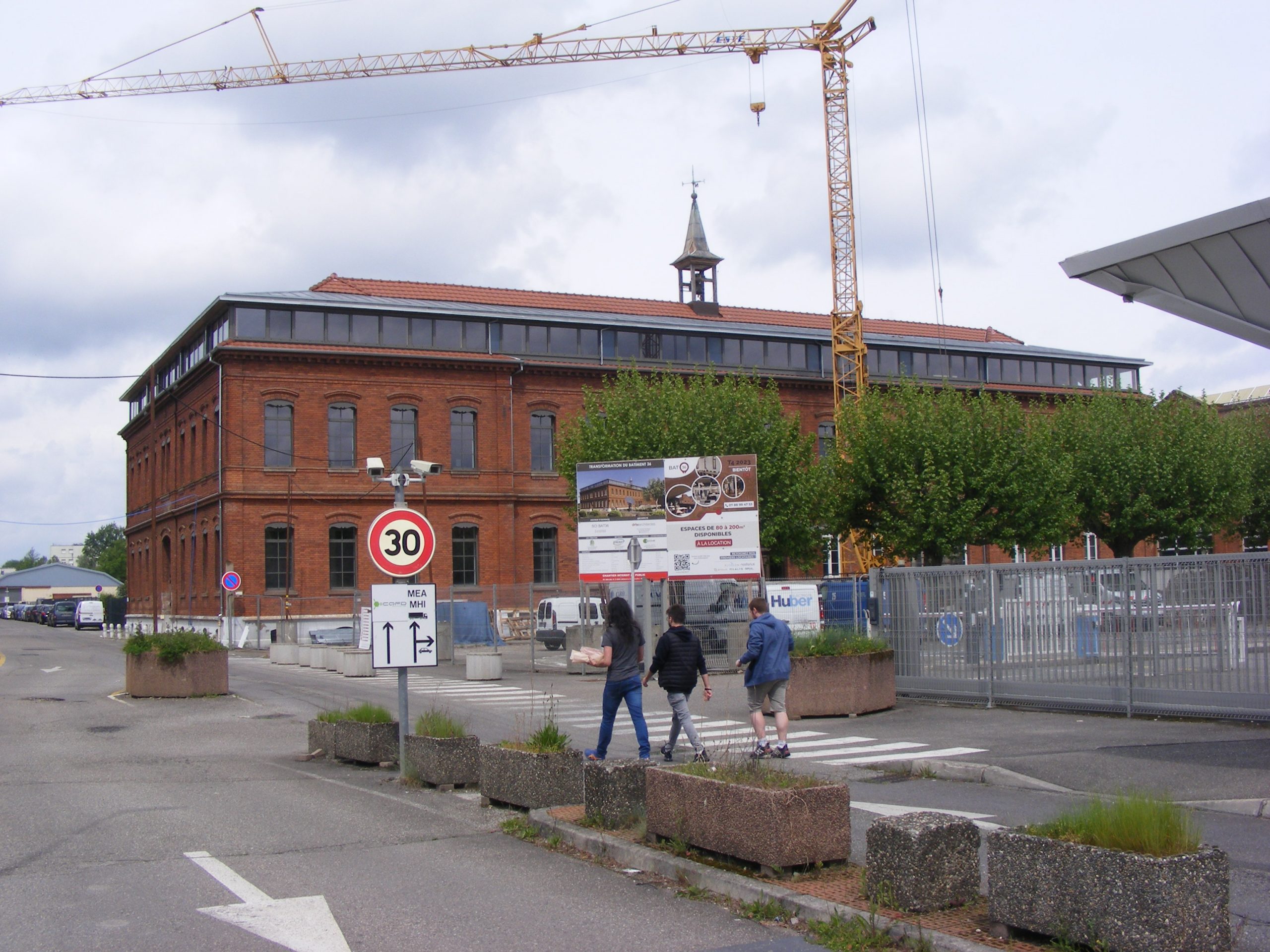vue du chantier réhabilitation bâtiment 36 depuis la rue Spoerry (c)Ville de Mulhouse