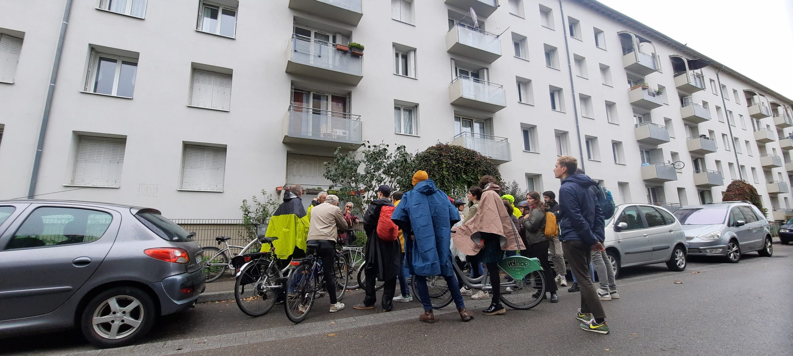 devant un immeuble Ophéa local d'Agate-Neuhof (c)Vincent Leport devant un immeuble Ophéa local d'Agate-Neuhof (c)Vincent Leport