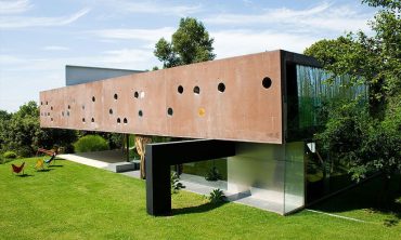 KOOLHAAS HOUSELIFE – La maison de Bordeaux
Ila Beka et Louise Lemoine, France, 2008, 58’ – LE LIEU DOCUMENTAIRE : 20/10/2025 18:30