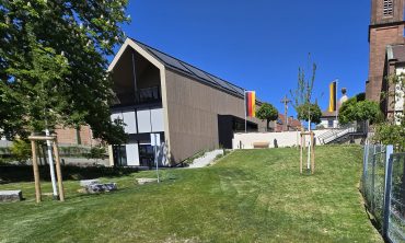Architektur und Freiraum an der Gestadekante der Kinzig: Neues Bürgerhaus in Offenburg-Bühl