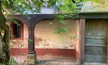 Eine Einführung: Renovierung einer historischen Wand mit farbigem Lehmputz