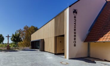 Architektur und Freiraum an der Gestadekante der Kinzig: Neues Bürgerhaus in Offenburg-Bühl